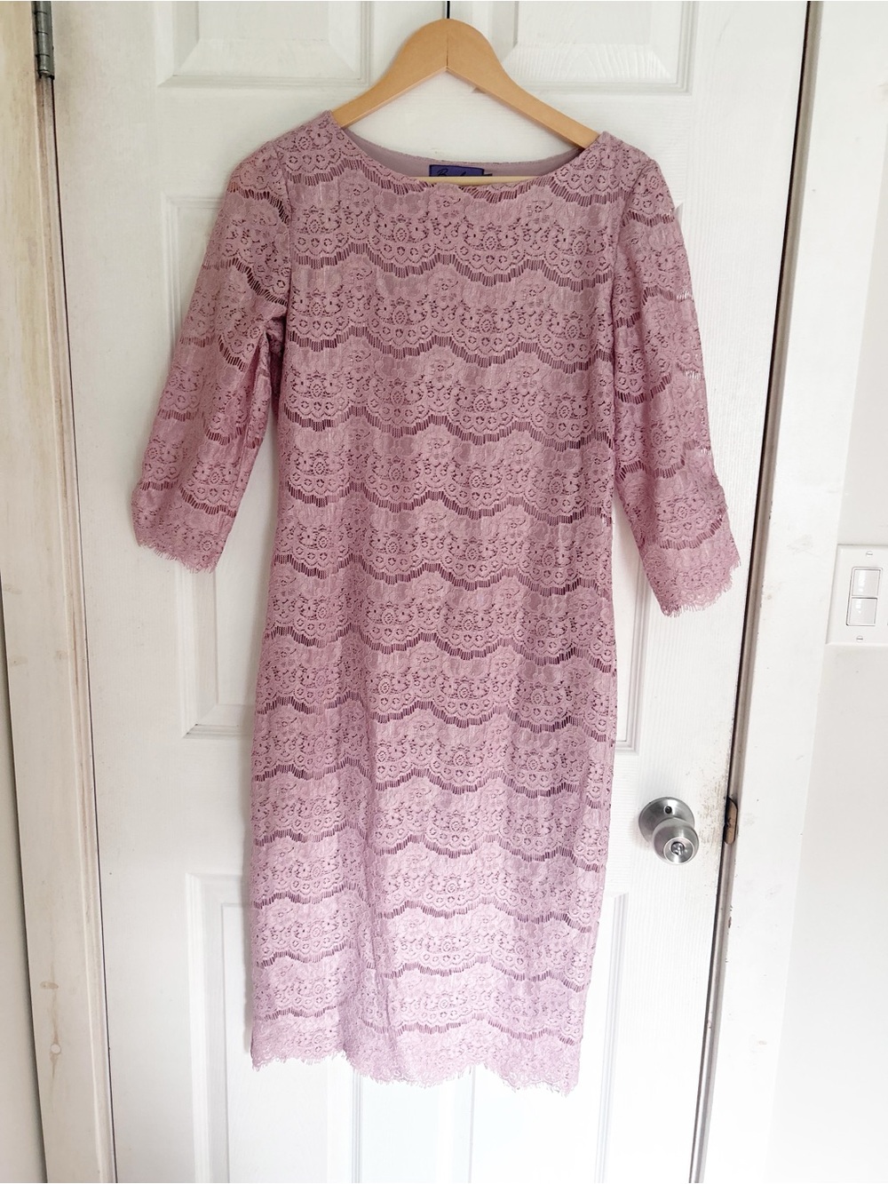 Three-Quarter Sleeve Lace Midi Dress in Dusty Rose Size 42